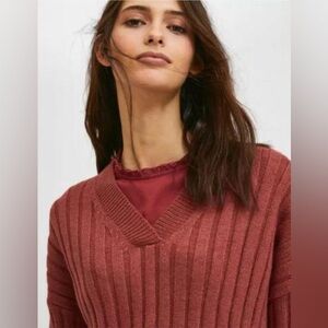 Compañía Fantástica Rust V-Neck Sweater- Size S